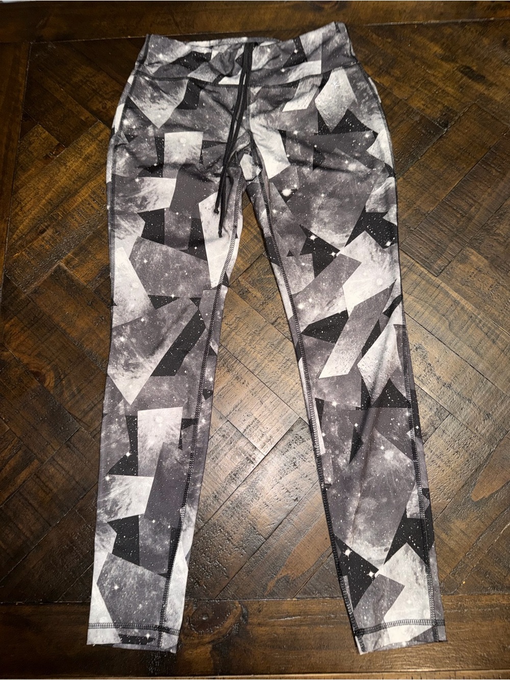 Black & Gray Geometric Print Leggings